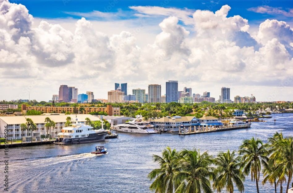 Private yacht rental in Fort Lauderdale Florida on the Intracoastal Waterway