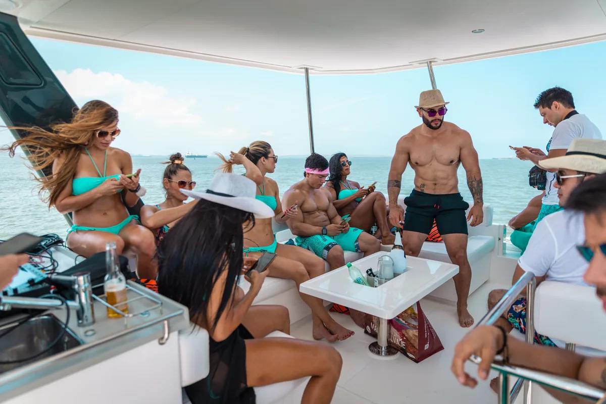 Boat charter vs boat rental — private yacht experience with Nauty 360