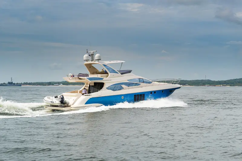 Azimut 64 Flybridge luxury yacht Cartagena