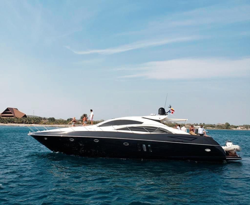 Sunseeker Predator 72 cockpit